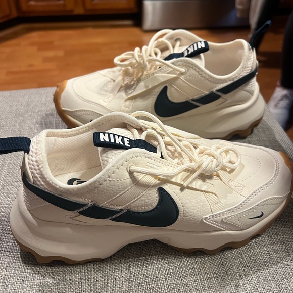 Nike TC 7900 - BRAND NEW NEVER WORN - Picture 3 of 4